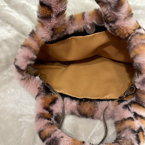 Leopard print pink furry bag - Picture 5 of 8